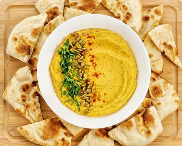 Hummus with Naan.